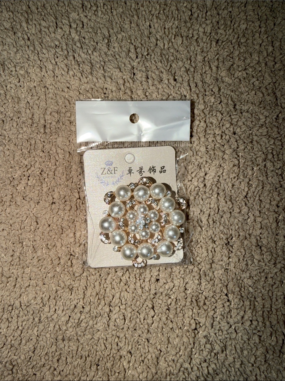 Pearl and Rhinestone Floral Brooch – White Pearls with Gold Accents